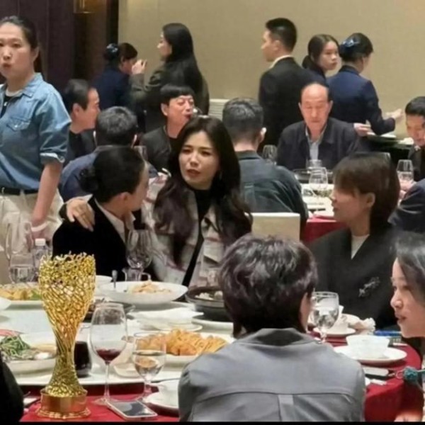 惊！刘涛竟坐宋佳腿上热聊，背后故事太好嗑