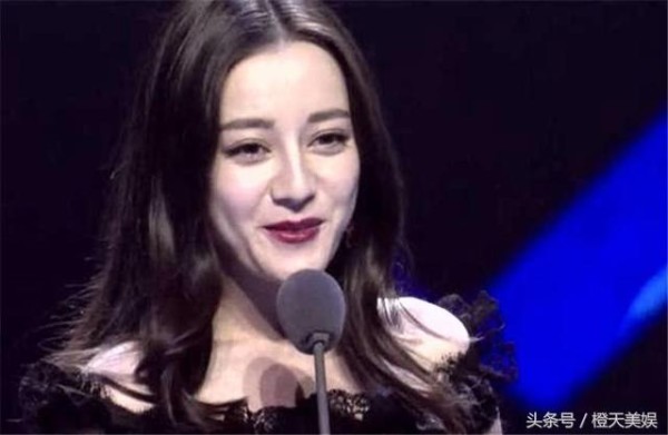 星光大赏女星未PS图：热巴像阿姨，赵丽颖太美，关晓彤居然显老