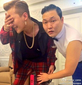 明星们的尴尬时刻 邓超权志龙撕裂裤裆