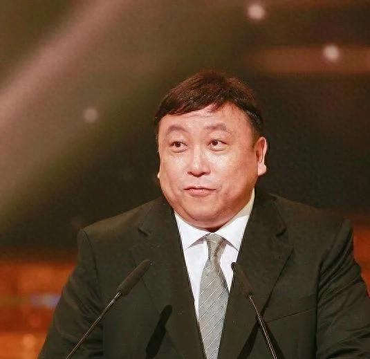 香港娱乐圈的“顶流”们，到底配不配得上他们的光环？