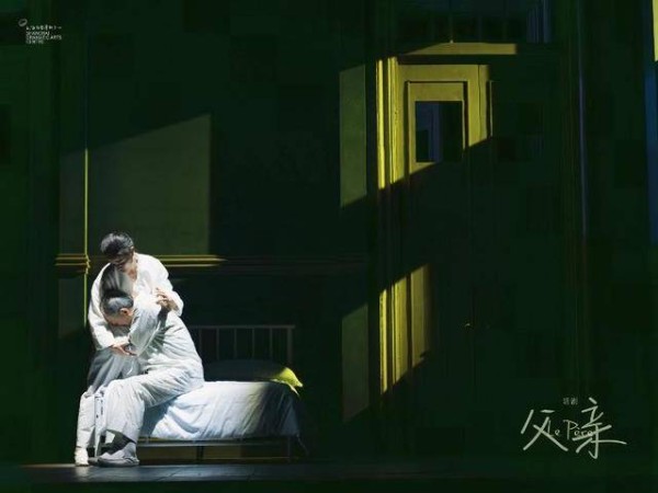 明晚开演！金士杰、田水主演话剧《父亲》，走进记忆迷宫
