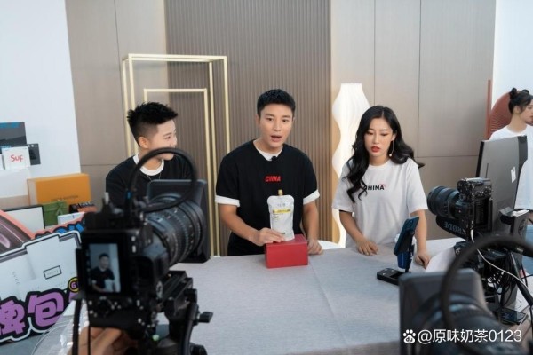 贾乃亮带货公司，4年亏损30亿，网友：亏这么多钱，偷税漏税了？