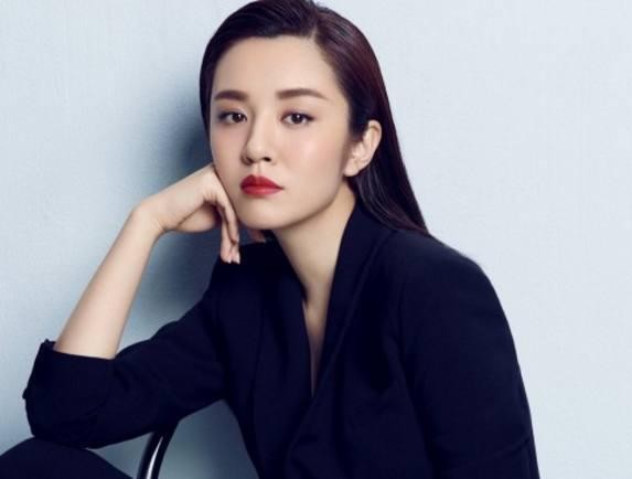 谁说娱乐圈没有真情，众星唯恐躲闪不及，唯有四人发声力挺贾乃亮