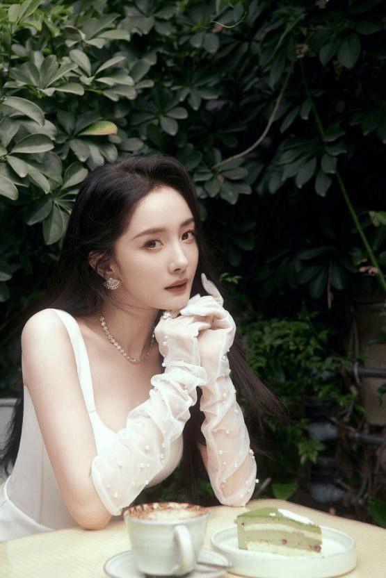 杨幂：在光影中做个永不设限的挑战者