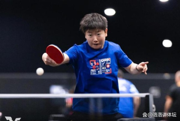 国乒首次在美国大满贯主场馆训练：孙颖莎王曼昱再度搭档笑开怀
