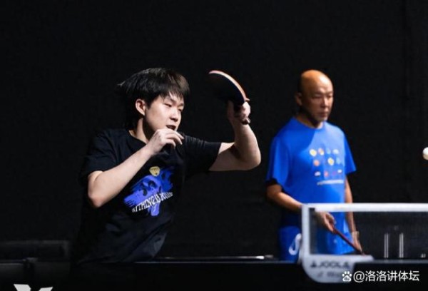 国乒首次在美国大满贯主场馆训练：孙颖莎王曼昱再度搭档笑开怀 金发与炸毛成焦点