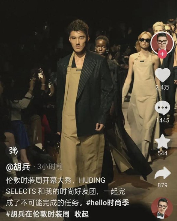 胡兵蔡国庆儿子伦敦首次同台走秀，庆宝步伐从容不怯场，惊艳全场