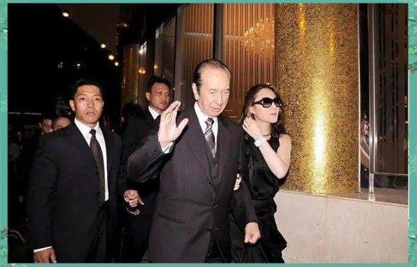 何鸿燊葬礼：政商名流与娱乐圈明星齐集