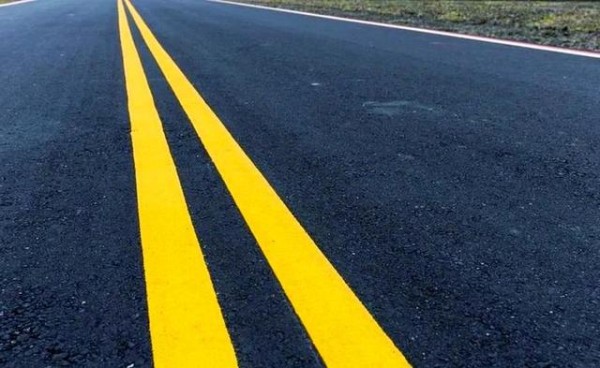 理解道路上的黄色标线及其重要性-有驾