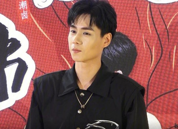 10位男星卸妆前后对比：颜值崩塌惊人