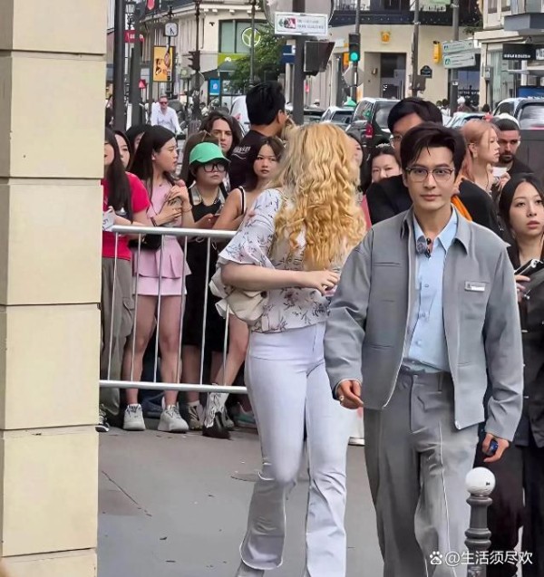 黄晓明巴黎街头穿搭背后：娱乐圈视觉法则的真相