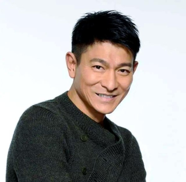 明星慈善先锋：从成龙到古天乐的慈善之路