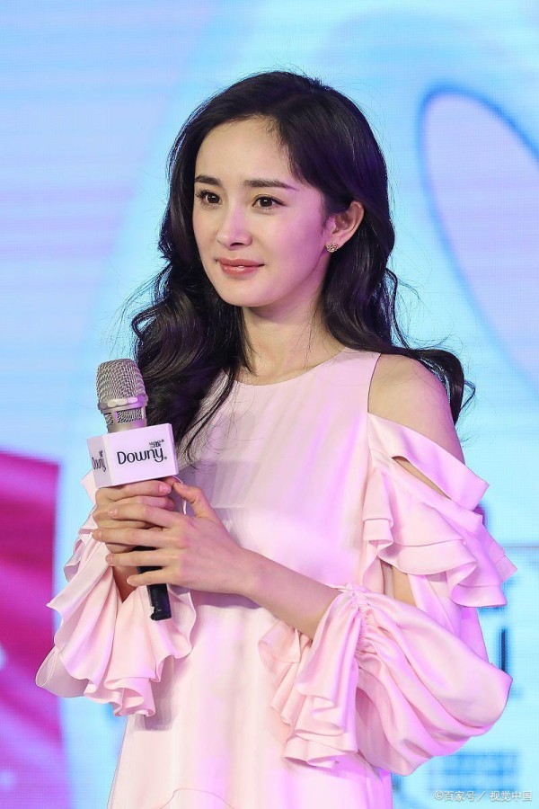 “幂式穿搭”：当东方美学碰撞现代潮流，她如何定义新时尚标杆？