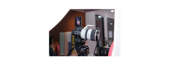 eos r5 呈现的色彩直出就非常准确