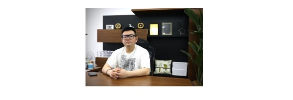在周晓波先生的带领下，胡可直播间收获了数个电商直播奖项