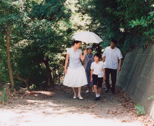 非正常家庭出身的日本女性，如何看原生家庭与亲密关系？