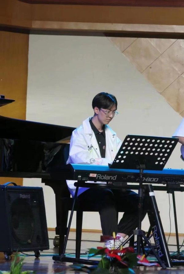 音乐学院现代流行音乐专业学子成功签约网易云音乐