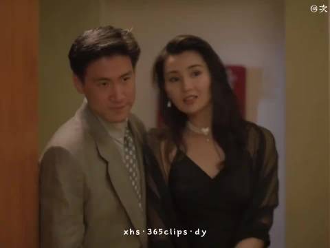 61岁张曼玉巴黎街头现身，侧脸状态佳气质出众