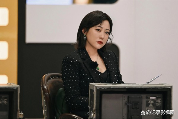 郝蕾再次回应演员直播带货，观众易出戏，赚钱需有度！