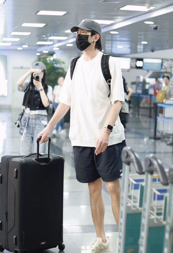 [林更新][新闻]240920 林更新新动态引发粉丝热议,阳光形象令人着迷——本命星新闻
