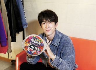 [新闻]180401 林更新深夜放毒吃自热火锅 粉丝：祝你早日木木更亲斤
