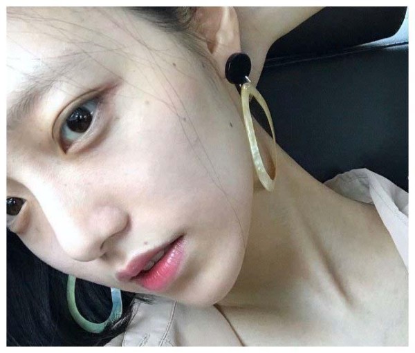 林更新新恋情曝光？！官方否认。网红蹭热度？还是林狗换口味了？