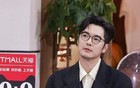 演员金世佳身份证照片佩戴眼镜，公安回应