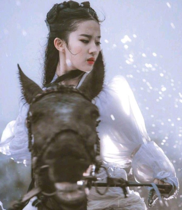 刘亦菲：中学时代学业普通，能杀进军好莱坞凭什么？