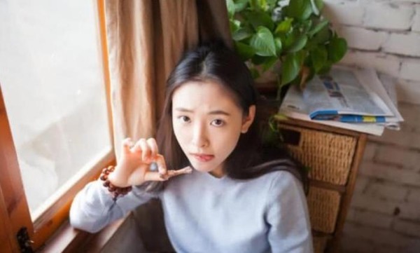 章若楠颜值媲美刘亦菲，从网红蜕变为身价过亿的票房女神