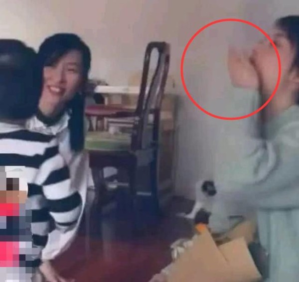孙俪去农村做公益，面对孩子递给她的脏零食，孙俪六个字显教养！