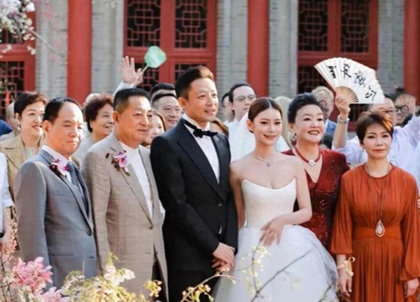 汪小菲大婚细节全公开，对比马筱梅头婚，嫁得好不好一目了然