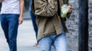 街拍搞艺术的小姐姐图片,捕捉时尚小姐姐的瞬间魅力