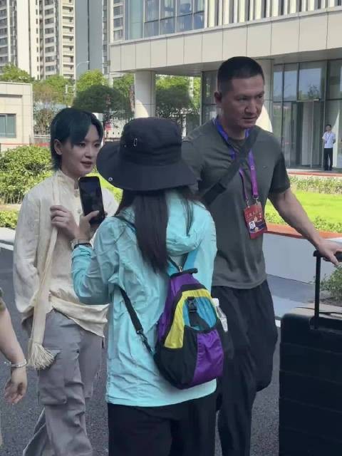 周笔畅永川电影节闭幕式生图曝光，气场全开