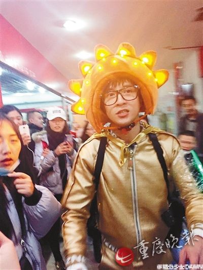 《我们的挑战》重庆录节目 粉丝爆料刘烨爱看美女