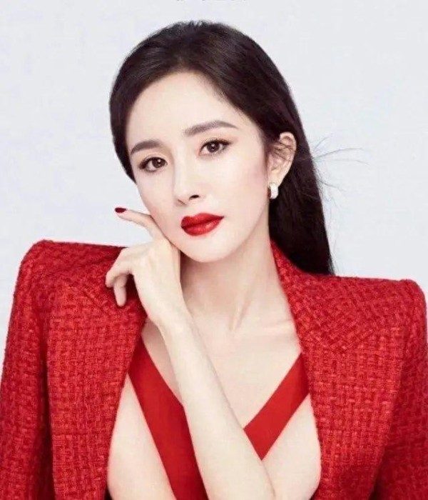 杨幂：杨的三次方，多维绽放的霸屏女王！