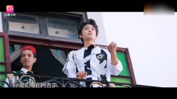 丁禹兮中英双语自信推介中餐厅，现场教学中文说中餐厅