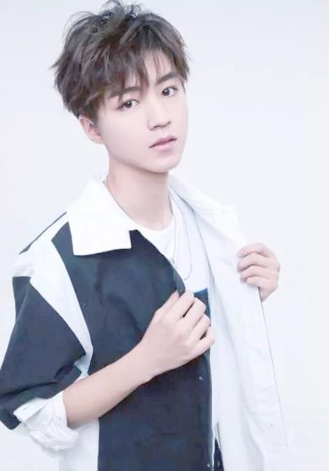 TFBOYS五周年演唱会精彩回顾：三位少年明星的非凡魅力