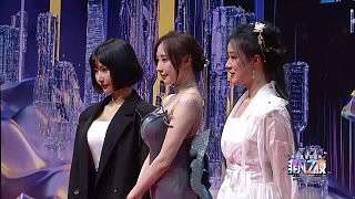 【虎牙星盛典非凡之夜红毯颁奖礼】洛暖暖古风穿搭小可爱!