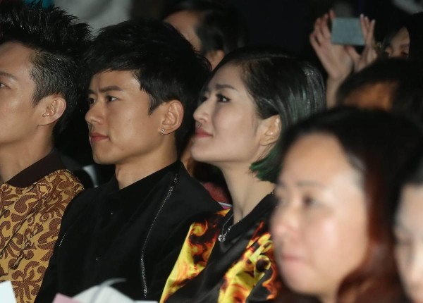 谢娜张杰年龄差引热议：1岁差距背后的爱情与成长