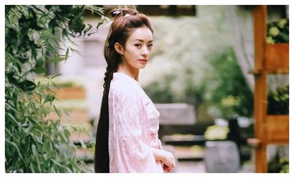 她曾是赵丽颖的头号替身，得于正导演的赏识，如今逆袭成一线明星