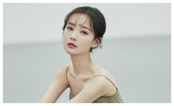 她曾是赵丽颖的头号替身，得于正导演的赏识，如今逆袭成一线明星