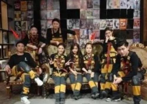 王思聪娱乐圈有四个“铁哥们”，前三位都红到发紫，他被众人遗忘