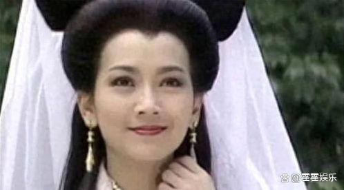 71岁赵雅芝直播带货被骂了！即使气得手发抖，还坚持介绍产品