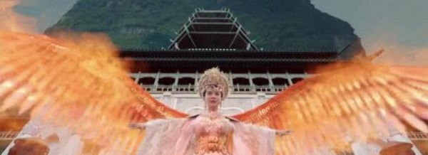 影视剧中带“翅膀”的女明星，李一桐黑色翅膀，哪一个最好看？