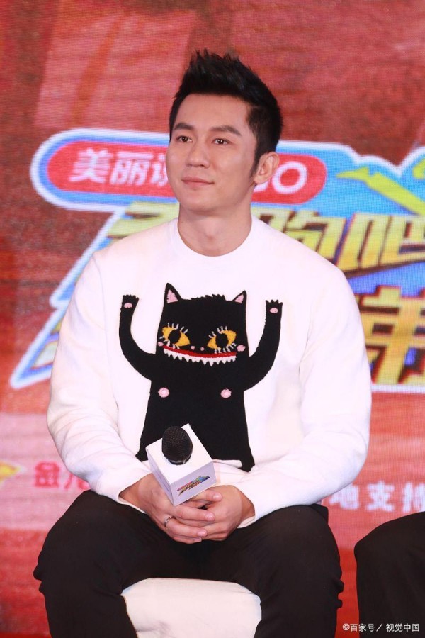 李晨晒Labubu引天价交易，明星带货的隐秘生意经