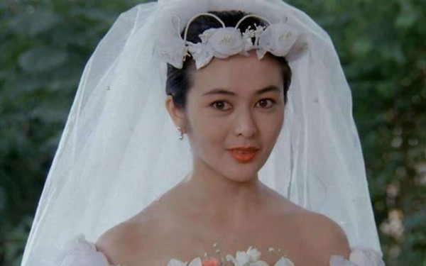 明星被星探发掘时，赵丽颖做销售，张庭做幼师，鹿晗给父母打电话