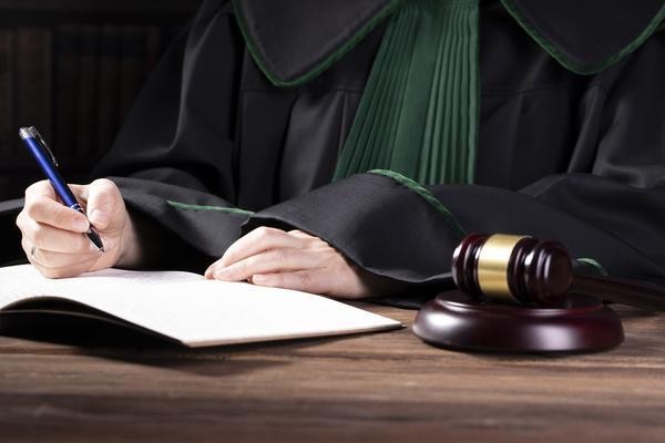 皇马欲签姆巴佩合同多久：法律深度解析与实务操作 图2
