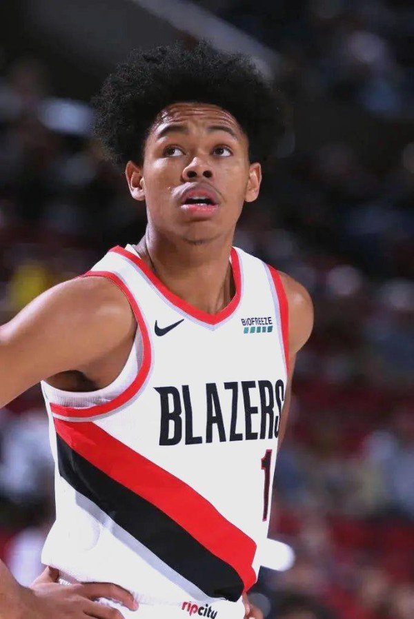 NBA大牌球员续约潮：西蒙斯、米尔斯等新合同解析