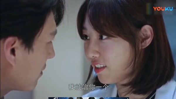 明星看自己演的吻戏的反应 拍吻戏时，明星们都是怎样的反应？快来揭晓一下