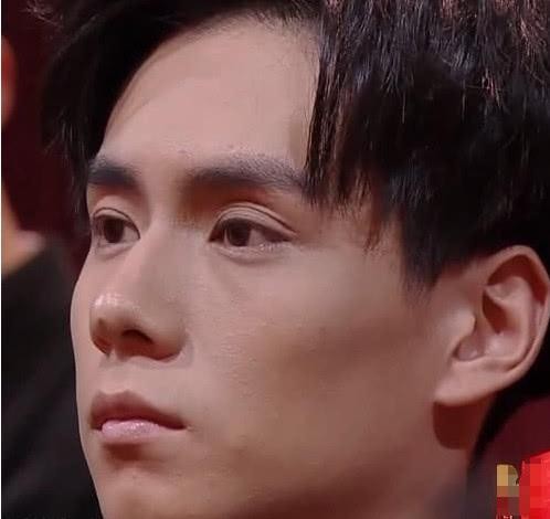 男星脸部大特写：李易峰暴露缺点，千玺有胡渣，杨洋无可挑剔！